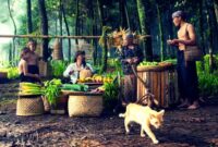 Pemandangan hutan adat yang terlindungi asri menjadi bukti nyata keberhasilan kearifan lokal dalam menjaga keseimbangan ekosistem dan pasokan air bersih.