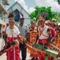 Tetua adat bersama warga melintasi kawasan hutan lindung yang mereka rawat secara turun-temurun dengan menggunakan kearifan lokal untuk menjaga keseimbangan ekosistem alam Nusantara.