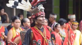 Masyarakat adat memegang peran kunci dalam menjaga kelestarian bentang hutan tropis nusantara secara berkelanjutan.