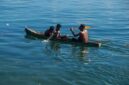 Tumpukan sampah kantong sintetis dan kemasan bekas membentang di pesisir pantai Indonesia, mengancam kehidupan biota laut serta mata pencaharian nelayan lokal.